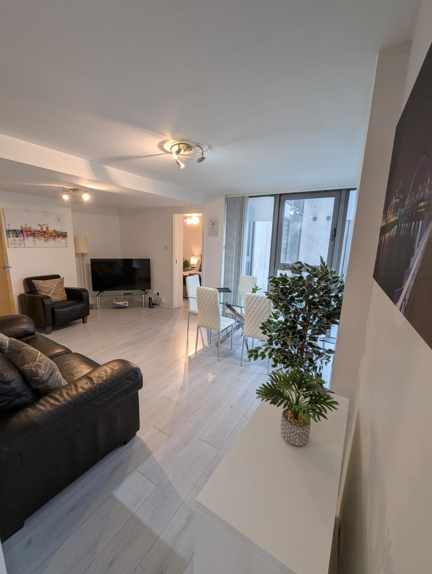 Glasgow City Centre Waterfront Apartment Bagian luar foto