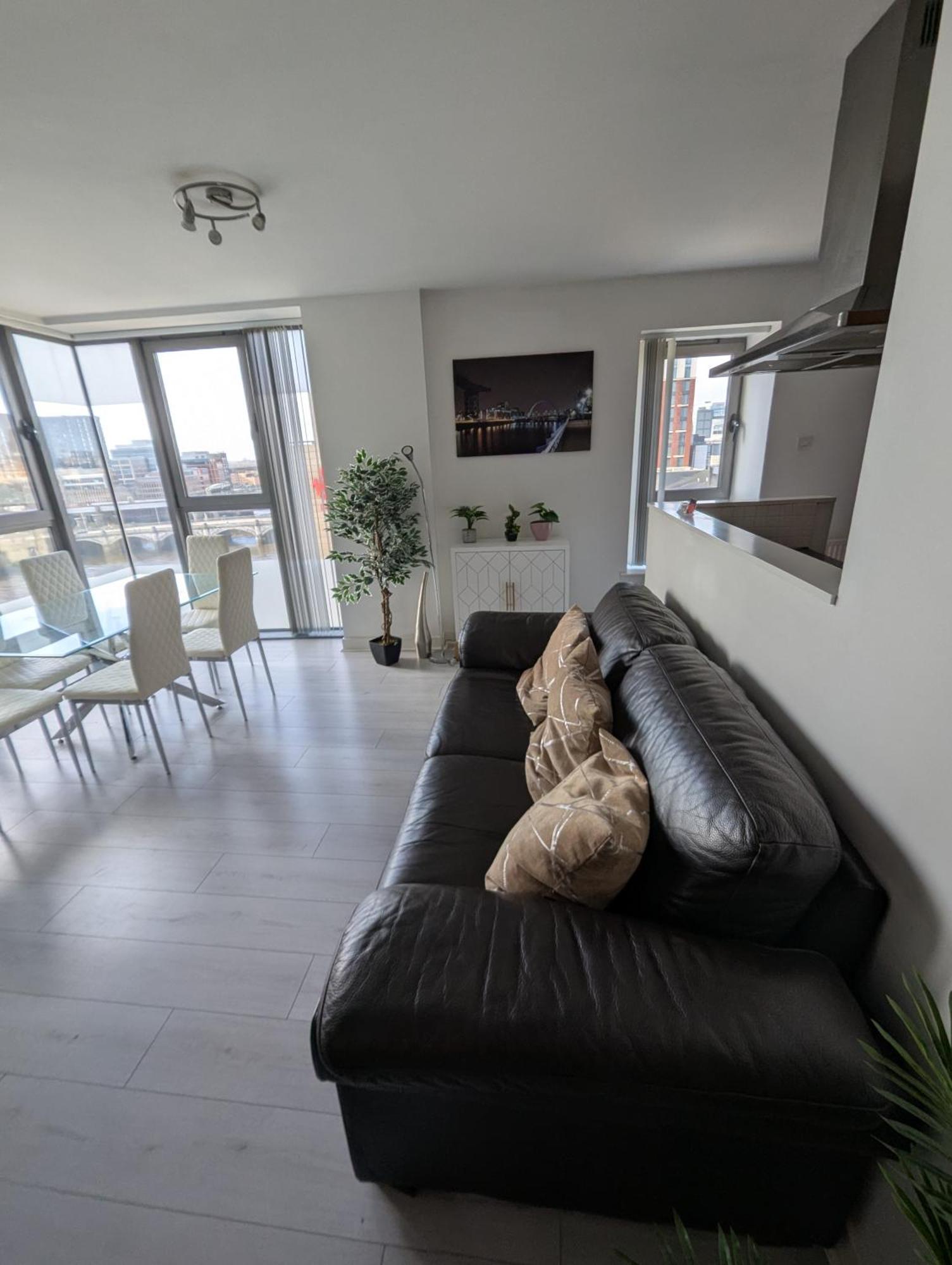Glasgow City Centre Waterfront Apartment Bagian luar foto